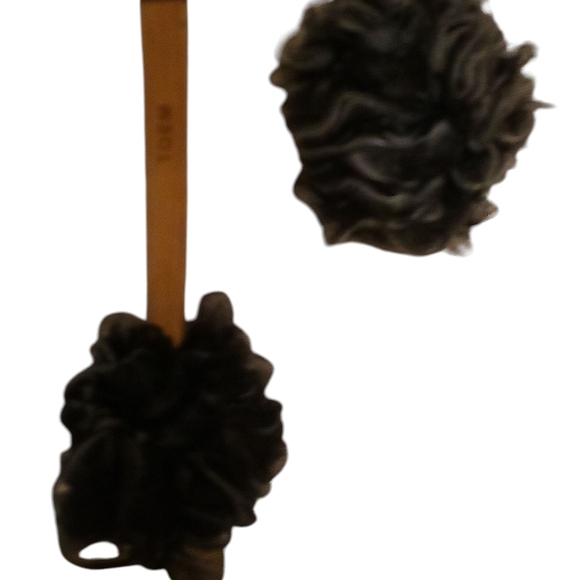 Toem -Loofah Brush 2 pc Set 17" Long Handled Charcoal Loofah & 1 Handheld Lóofah - Picture 7 of 8
